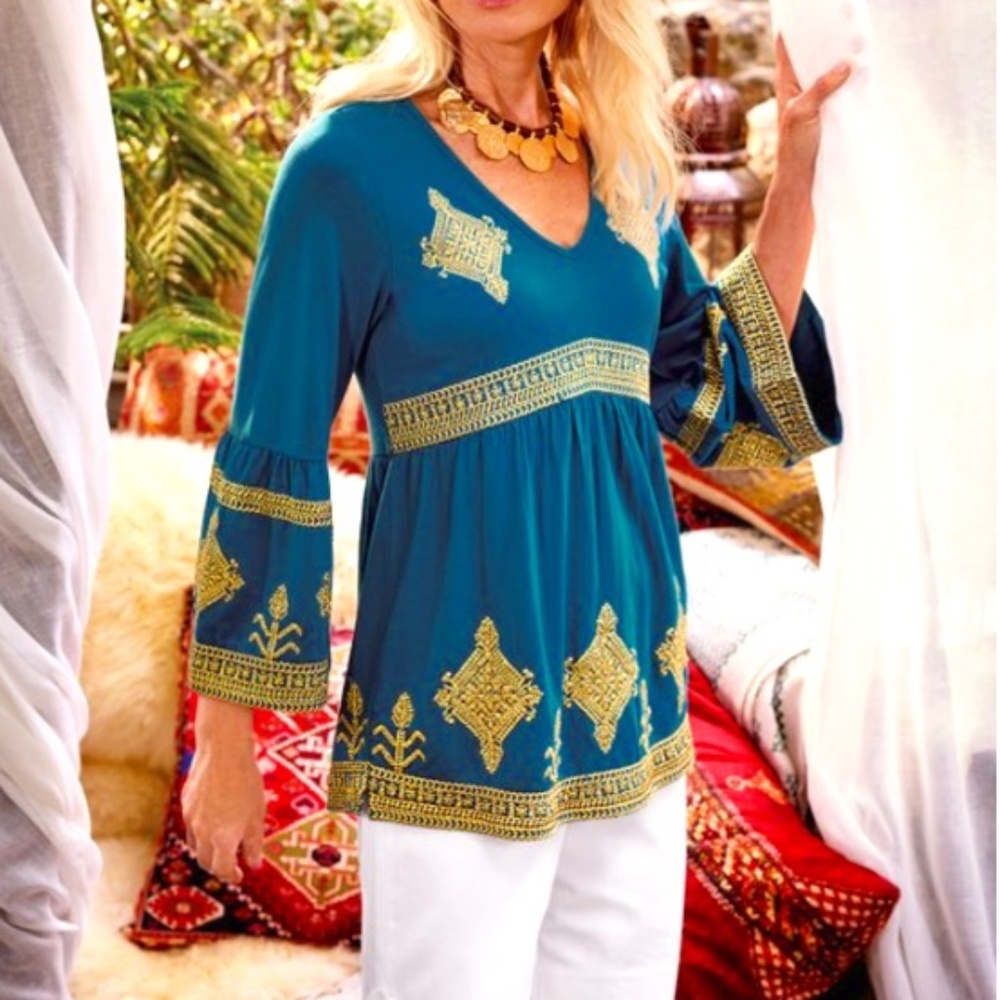 Soft Surrounding Relax Top Turquoise Gold Embroidered Entertaining